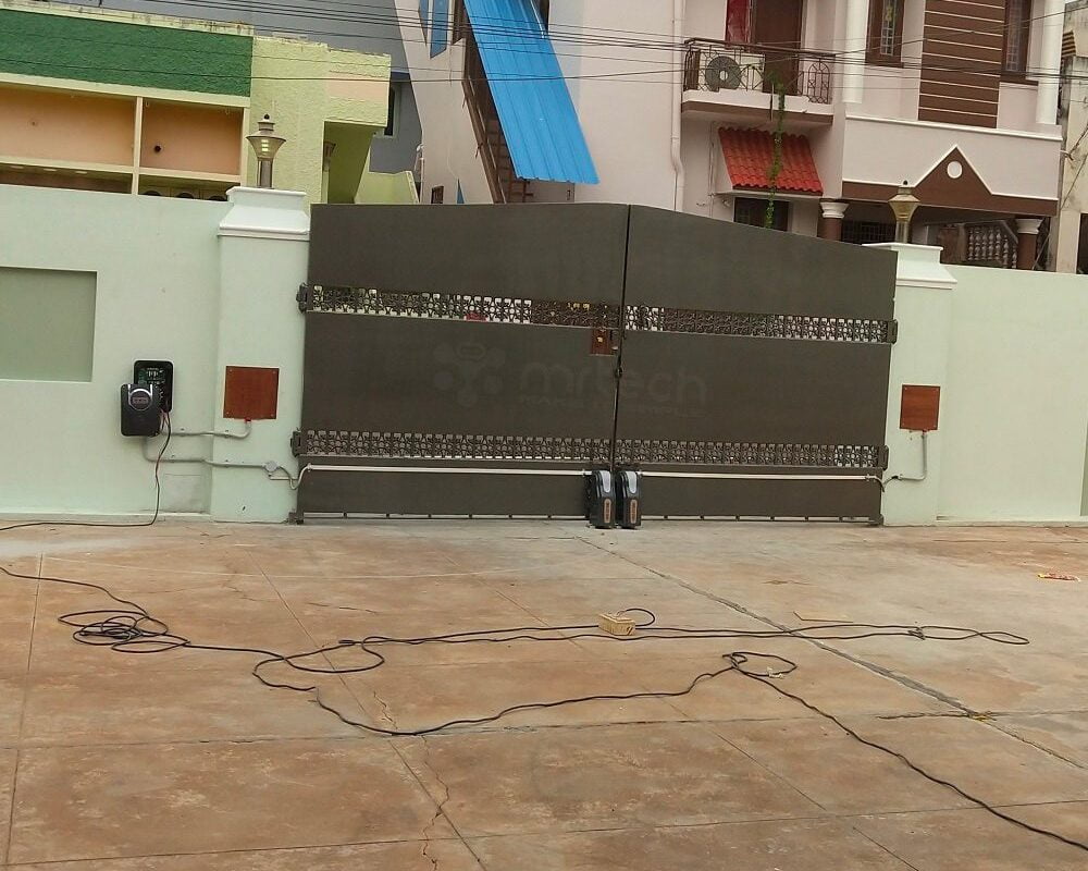 Automatic Swing Gate with Roller Motors Installation from Trichy Automatic Swing Gate Videos