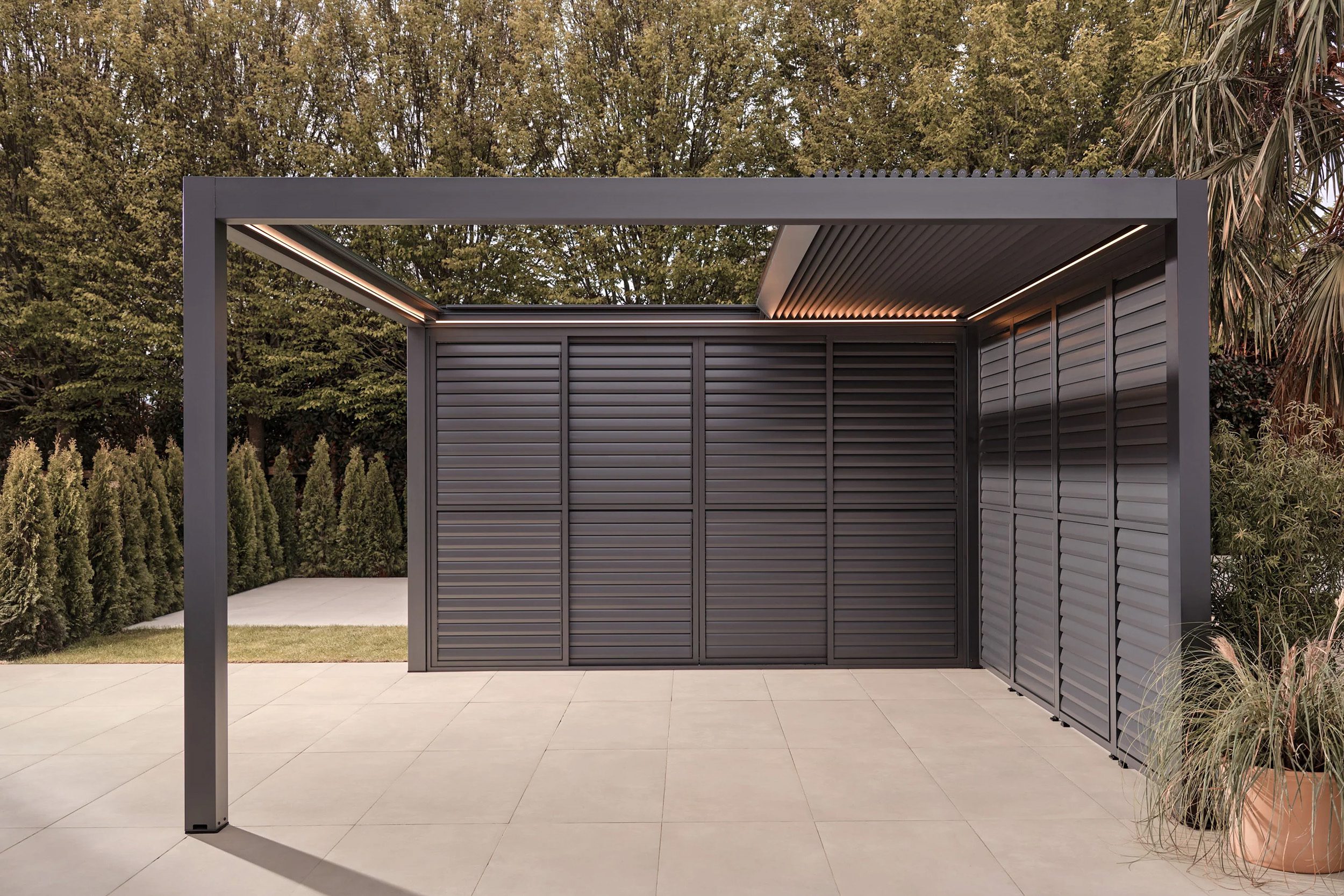 Automatic Retractable Louvered Pergola